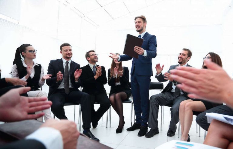 Liderazgo responsable – fomenta una comunicación efectiva en las empresas